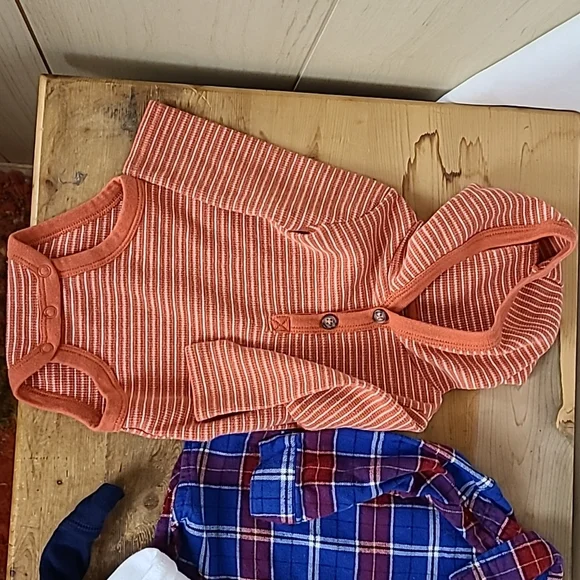 Carter's 3m fleece, bodysuit hoodie and long sleeve - Picture 5 of 5